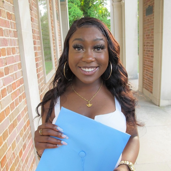 Meet your Posher, Emelda - Picture 1 of 1